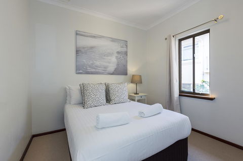 Cottesloe Sea Salt Abode - Executive Escapes - Accommodation Redcliffe 9
