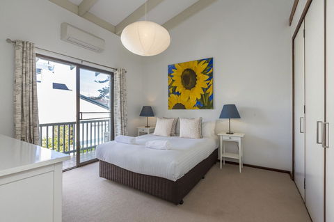 Cottesloe Sea Salt Abode - Executive Escapes - Accommodation Redcliffe 4