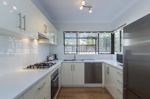 Cottesloe Sea Salt Abode - Executive Escapes - Accommodation Redcliffe 13