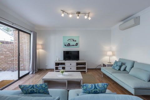 Cottesloe Sea Salt Abode - Executive Escapes - Accommodation Redcliffe 3