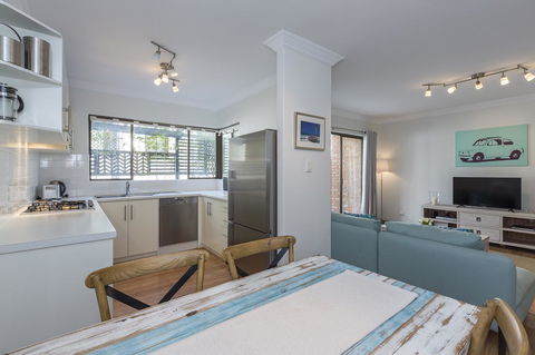 Cottesloe Sea Salt Abode - Executive Escapes - Accommodation Redcliffe 7