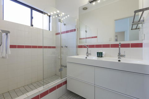 Cottesloe Sea Salt Abode - Executive Escapes - Accommodation Redcliffe 11