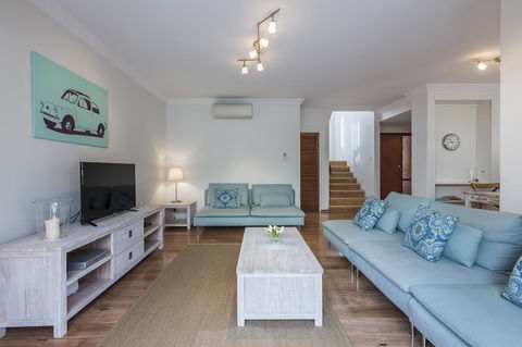 Cottesloe Sea Salt Abode - Executive Escapes - Accommodation Redcliffe 2