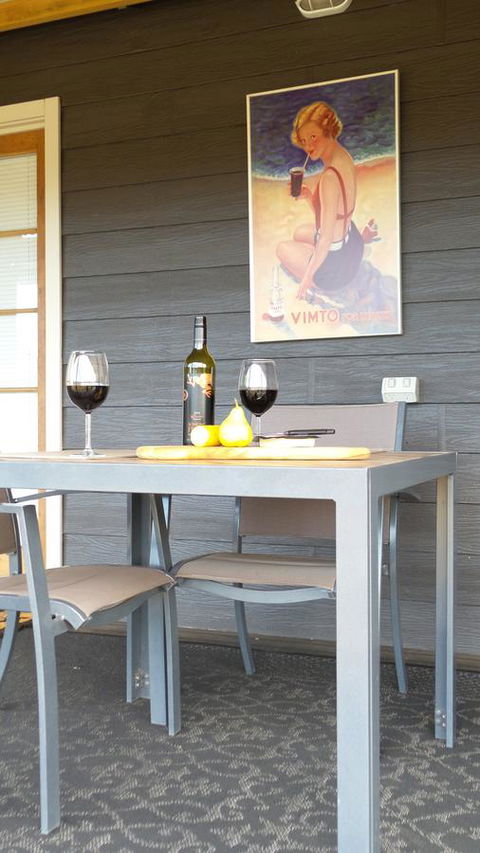 Windfall Estate Vineyard Cottage - Accommodation Redcliffe 10