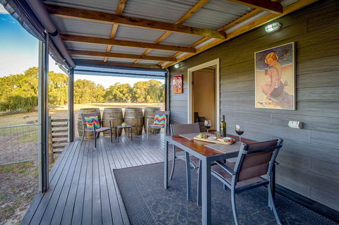 Windfall Estate Vineyard Cottage - Accommodation Redcliffe 2