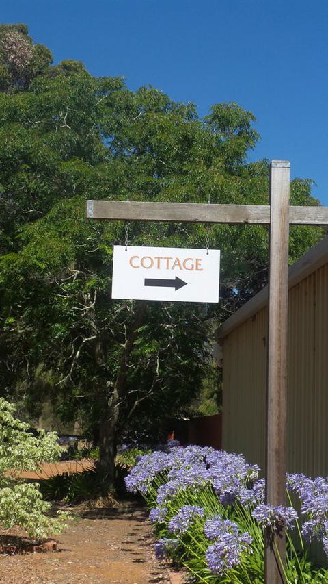 Windfall Estate Vineyard Cottage - Accommodation Redcliffe 14