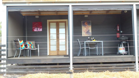 Windfall Estate Vineyard Cottage - Accommodation Redcliffe 9