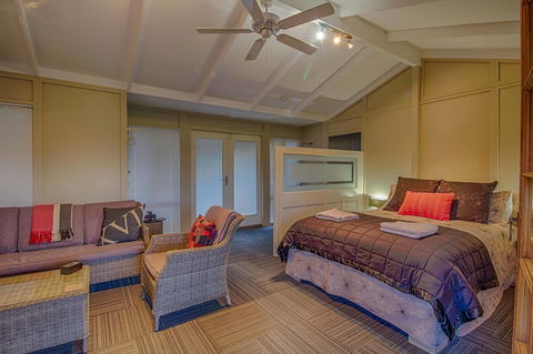 Windfall Estate Vineyard Cottage - Accommodation Redcliffe 0