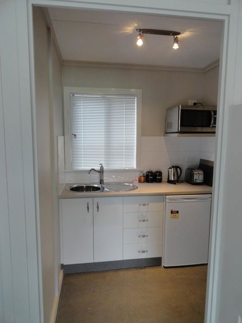 Windfall Estate Vineyard Cottage - Accommodation Redcliffe 5