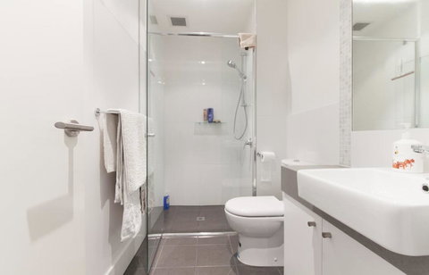 Perth Luxury City Apartment- Free Parking - Accommodation Redcliffe 1