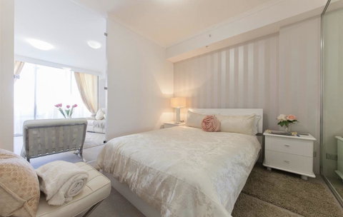 Perth Luxury City Apartment- Free Parking - Accommodation Redcliffe 4