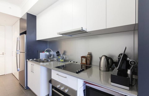 Perth Luxury City Apartment- Free Parking - Accommodation Redcliffe 3