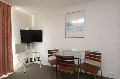 Atrium Hotel Mandurah - Accommodation Redcliffe 2