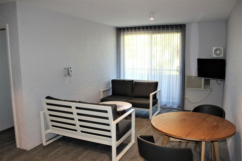 Atrium Hotel Mandurah - Accommodation Redcliffe 4