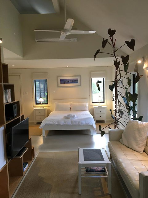 DESIGNER'S STUDIO - Accommodation Redcliffe 0
