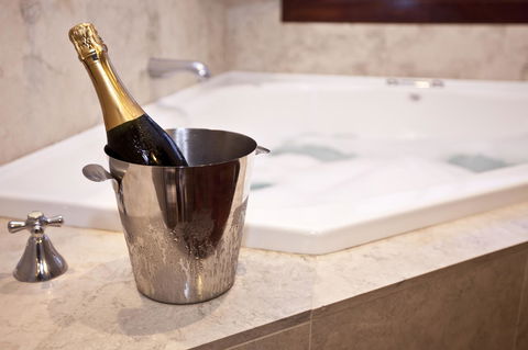 Caves House Hotel & Apartments Yallingup - Accommodation Redcliffe 1