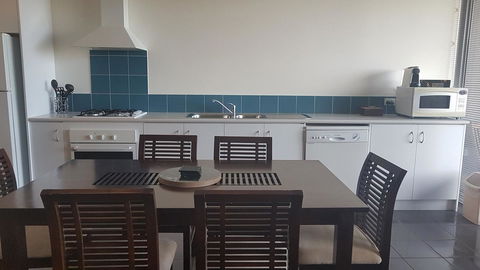 Seaview And Spa At Torbay - Accommodation Redcliffe 5