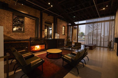 The Premier Mill Hotel - Accommodation Redcliffe 0