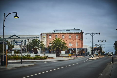 The Premier Mill Hotel - Accommodation Redcliffe 14