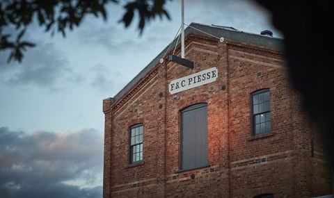 The Premier Mill Hotel - Accommodation Redcliffe 12
