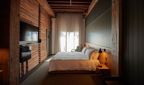 The Premier Mill Hotel - Accommodation Redcliffe 1