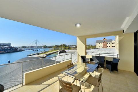 Dolphin Quay Apartments - Accommodation Redcliffe 9