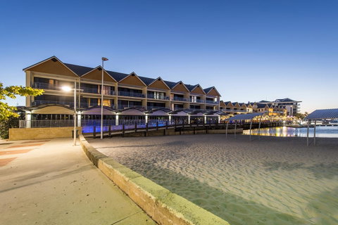 Dolphin Quay Apartments - Accommodation Redcliffe 0