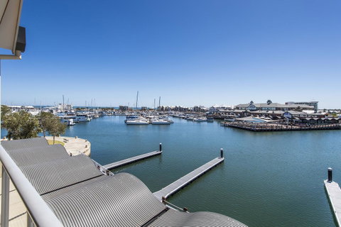 Dolphin Quay Apartments - Accommodation Redcliffe 16