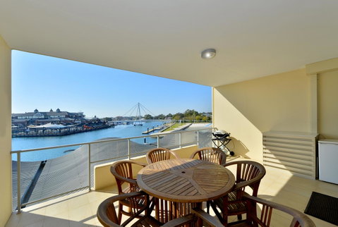 Dolphin Quay Apartments - Accommodation Redcliffe 15