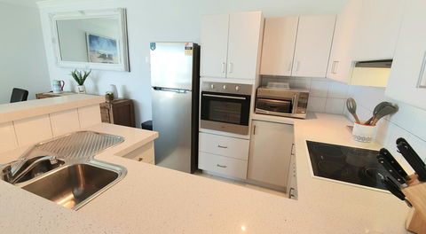 Sandcastles Beachfront Luxury Retreat Apartment - Accommodation Redcliffe 23