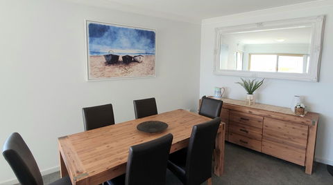 Sandcastles Beachfront Luxury Retreat Apartment - Accommodation Redcliffe 11