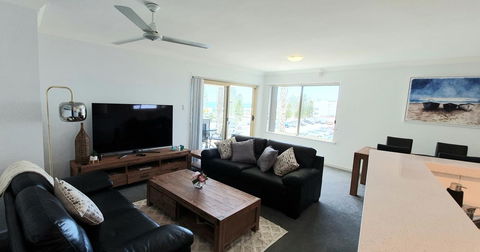 Sandcastles Beachfront Luxury Retreat Apartment - Accommodation Redcliffe 12