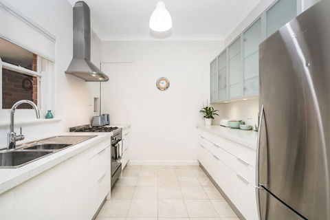 Light Bright, Quality River Views! Free Parking - Accommodation Redcliffe 5
