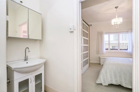 Light Bright, Quality River Views! Free Parking - Accommodation Redcliffe 6
