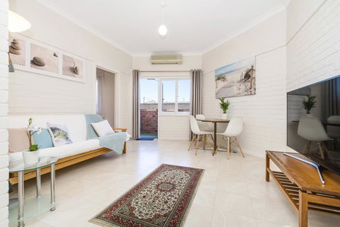 Light Bright, Quality River Views! Free Parking - Accommodation Redcliffe 17