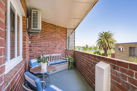 Light Bright, Quality River Views! Free Parking - Accommodation Redcliffe 7