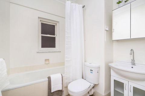 Light Bright, Quality River Views! Free Parking - Accommodation Redcliffe 10