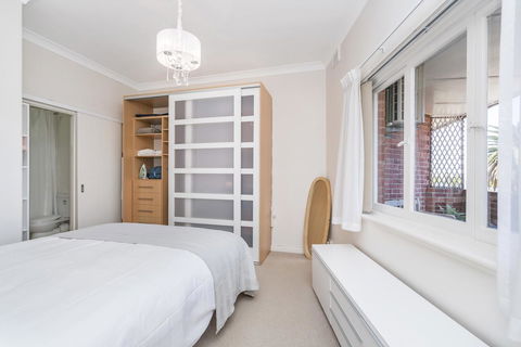Light Bright, Quality River Views! Free Parking - Accommodation Redcliffe 11