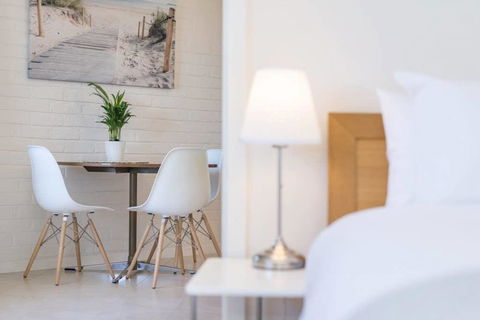 Light Bright, Quality River Views! Free Parking - Accommodation Redcliffe 22