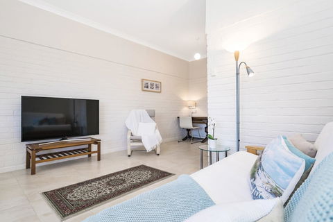 Light Bright, Quality River Views! Free Parking - Accommodation Redcliffe 13