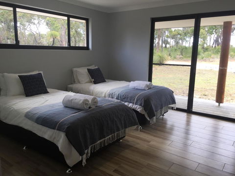 Eagle Bay House - Accommodation Redcliffe 2