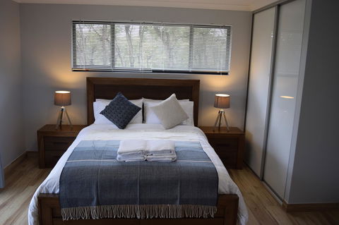 Eagle Bay House - Accommodation Redcliffe 11
