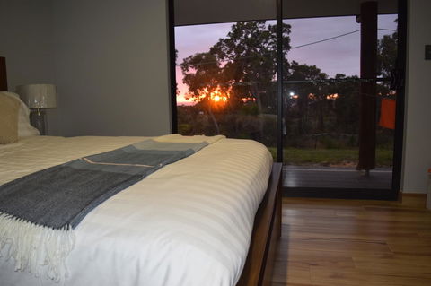 Eagle Bay House - Accommodation Redcliffe 9