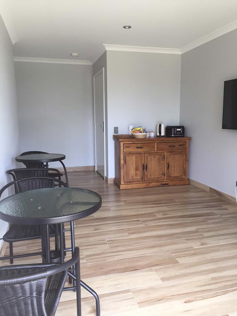 Eagle Bay House - Accommodation Redcliffe 14