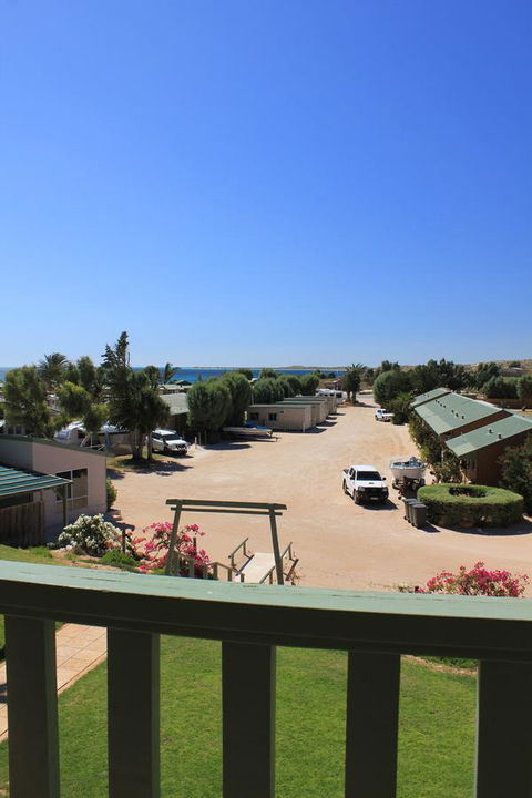 Ningaloo Coral Bay â€“ Bayview - Accommodation Redcliffe 21