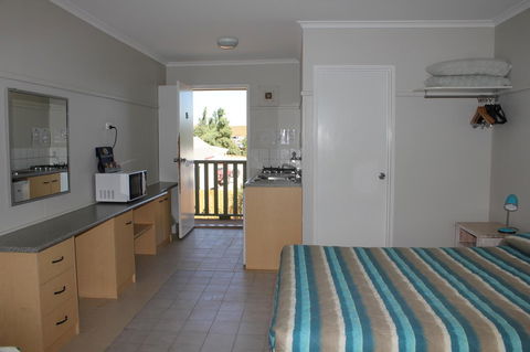 Ningaloo Coral Bay â€“ Bayview - Accommodation Redcliffe 23