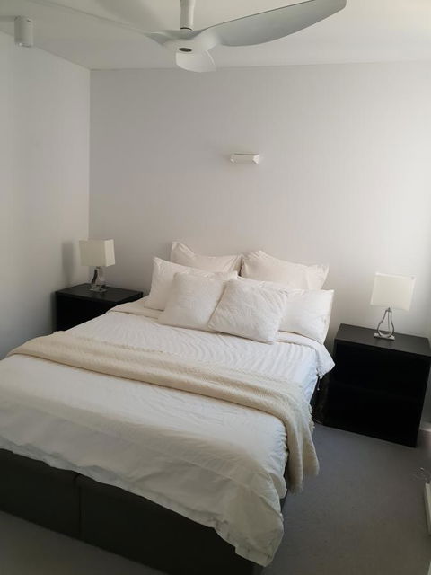 Modern Northbridge Apartment - Accommodation Redcliffe 9