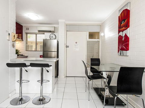 Rosalie 02 - Accommodation Redcliffe 2