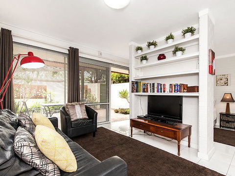 Rosalie 02 - Accommodation Redcliffe 5