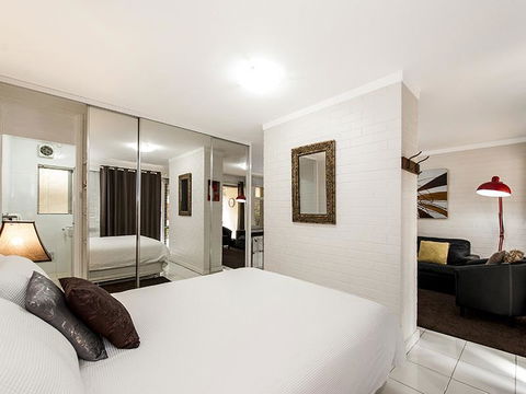 Rosalie 02 - Accommodation Redcliffe 11